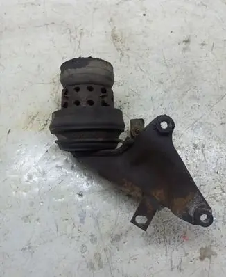 Volkswagen Golf III Engine mount bracket