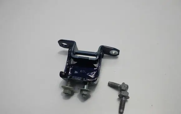 Suzuki SX4 S-Cross Rear door upper hinge 68L