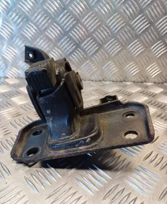 Toyota Avensis T270 Engine mount bracket AV92185