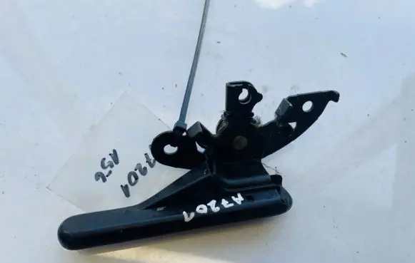 Nissan X-Trail T30 Fuel tank opening switch 