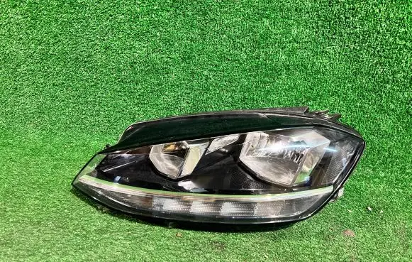 Volkswagen Golf VIII Headlight/headlamp