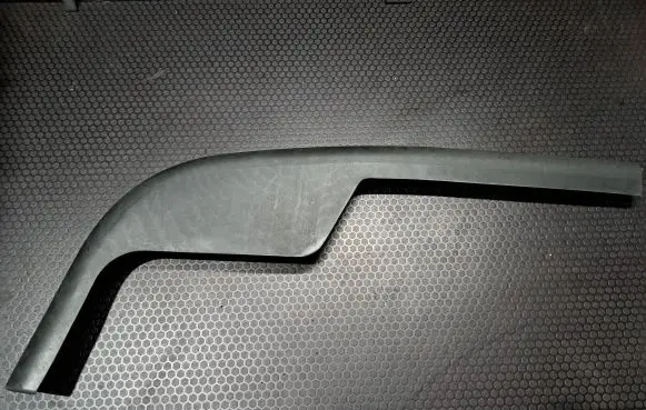 Volkswagen PASSAT B4 Front bumper lip 3A0805904B