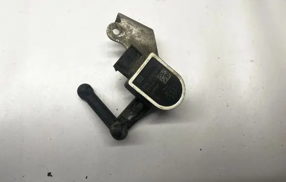 BMW 7 G11 G12 Air suspension front height level sensor 6870000