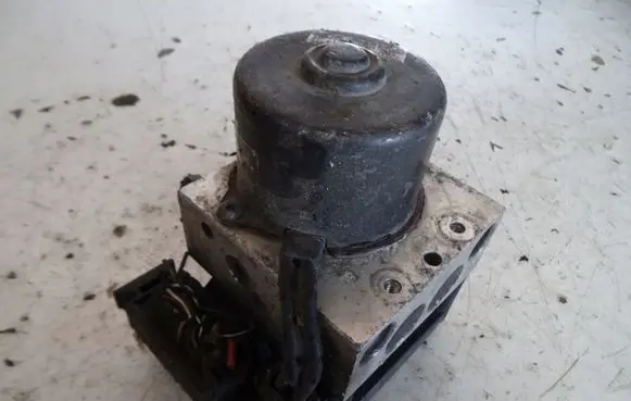 Volkswagen Golf IV ABS Pump 1J0907379G