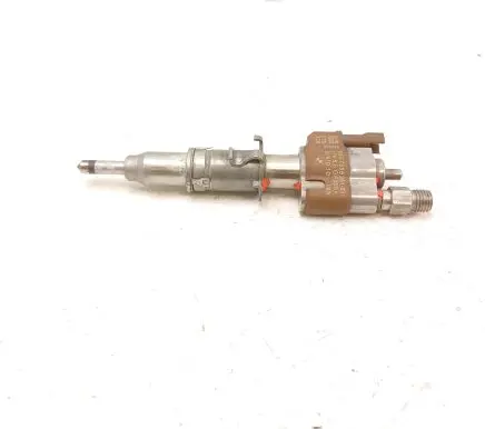 BMW 7 F01 F02 F03 F04 Fuel injector 7585261