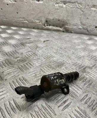Toyota Avensis T220 Camshaft vanos timing valve 1533022030