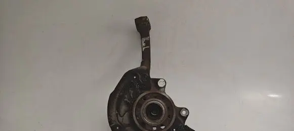 Mercedes-Benz C W205 Front wheel hub 2052100