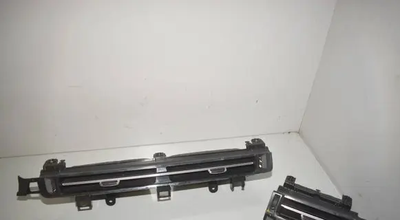BMW 2 Active Tourer U06 Dash center air vent grill 9483382 64229483382
