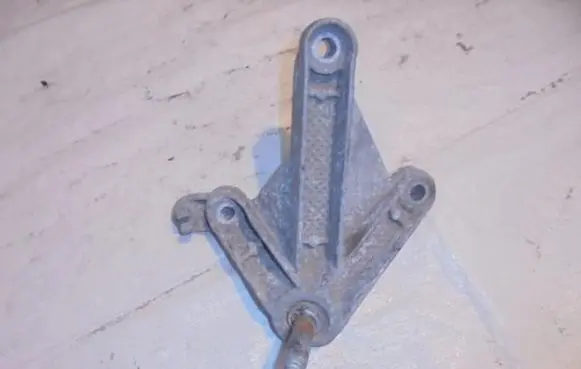 Renault Clio III Gearbox mounting bracket 8200043084