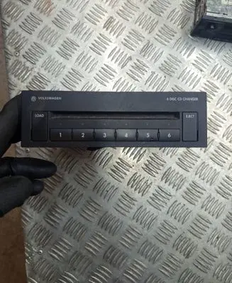 Volkswagen Golf IV CD/DVD changer 