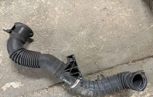 Suzuki SX4 S-Cross Air intake hose/pipe 1376764R00