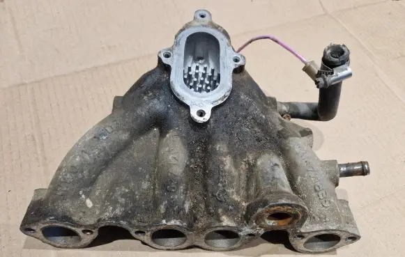 Volkswagen Golf II Intake manifold 027129713