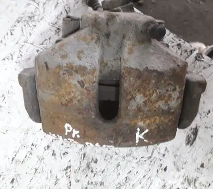 Volkswagen Jetta V Front brake caliper