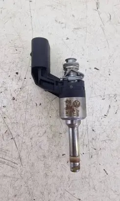 Volkswagen Golf VI Fuel injector 03C906036M