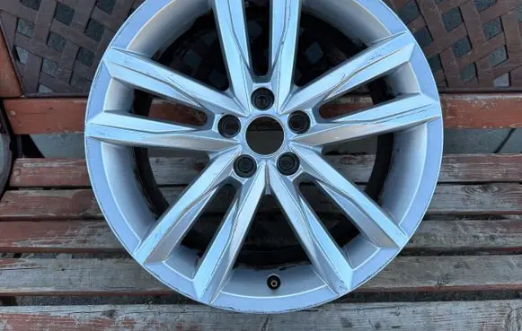 Volkswagen Polo VI R17 alloy rim 