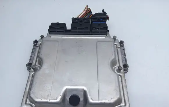 Peugeot 607 Engine control unit/module 0281011516