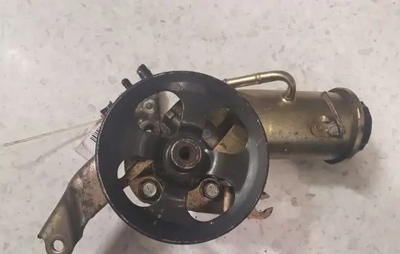 Toyota Yaris Power steering pump