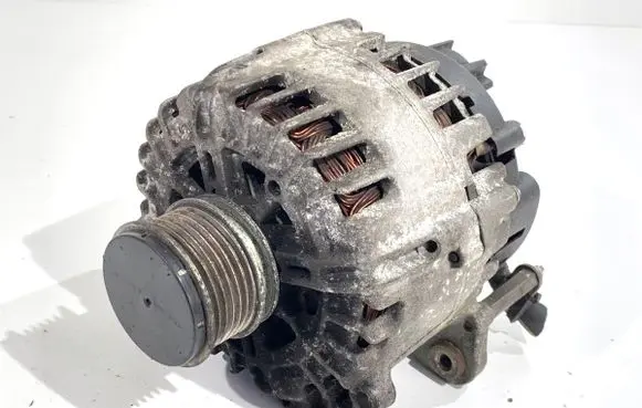 Volkswagen PASSAT B7 Generator/alternator 03L903023B