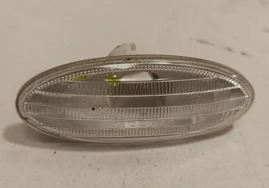 Nissan Qashqai+2 Front fender indicator light SAEE208
