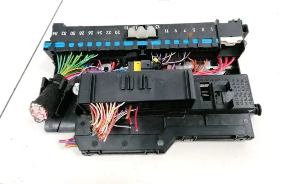 BMW X3 E83 Fuse box set 8364542 18500000000