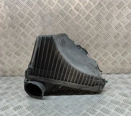 Volkswagen Touareg II Air filter box 7P0129601 7P0129607D