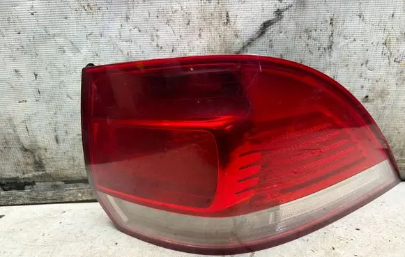 Volkswagen Golf V Rear/tail lights 05001H0M01R