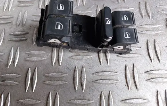 Volkswagen PASSAT B7 Electric window control switch 1K4959857B