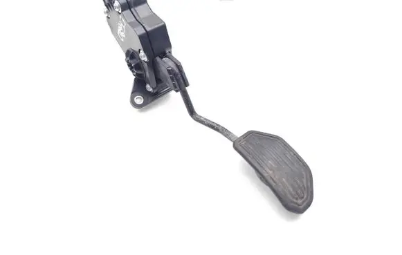 Accelerator throttle pedal