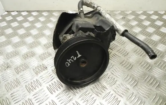 Mercedes-Benz C AMG W204 Power steering fluid tank/reservoir A0011664101 VD20922