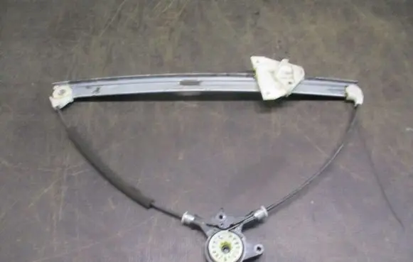 Mazda 5 Front window lifting mechanism without motor