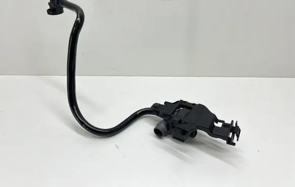 BMW 7 G11 G12 Breather valve 7636149