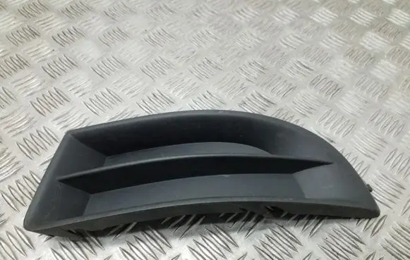 Skoda Octavia Mk2 (1Z) Front fog light trim/grill 1Z0807367B