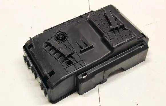 Mercedes-Benz C W205 Fuse box cover A2055400840 2135519497 213551948