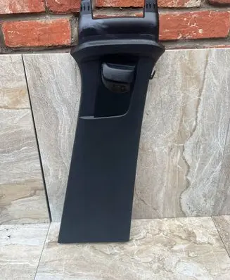 Volvo C40 (B) pillar trim (top) 32314018 V040093