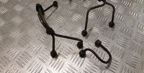 Fuel injector supply line/pipe
