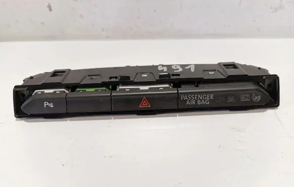 Volkswagen PASSAT B8 Hazard light switch 3G2853769A