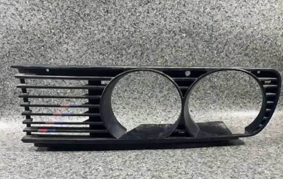 BMW 3 E30 Under headlight/headlamp trim 18760920