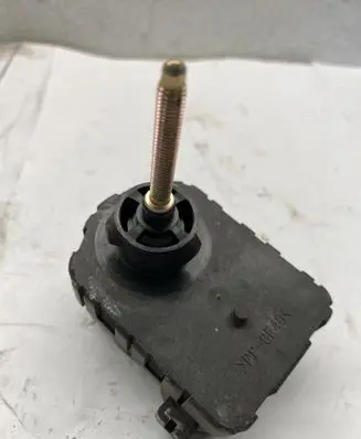 Headlight level adjustment motor
