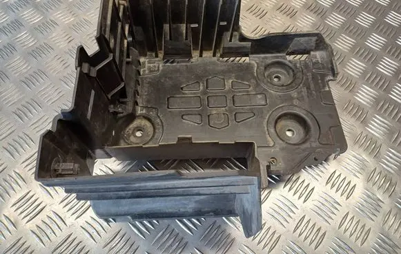 Battery tray