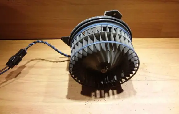 Chrysler Voyager Heater fan/blower GD524111103