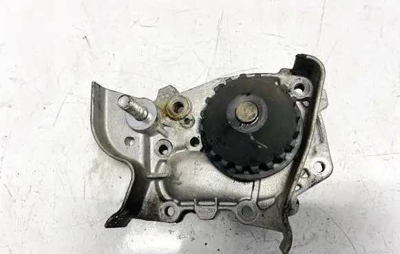 Renault Megane I Water pump