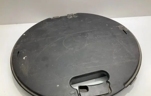 Mercedes-Benz E W211 Tool box 1408900111 A1408900111