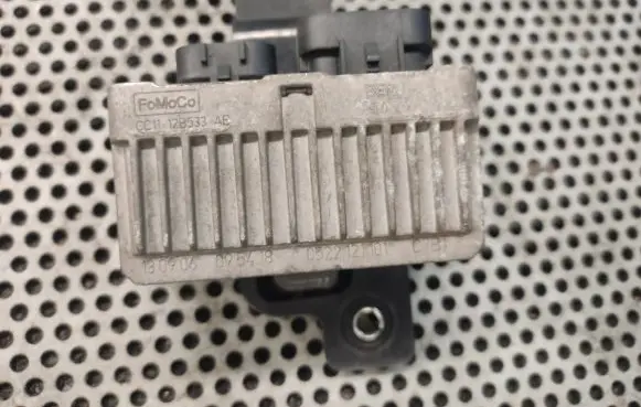 Ford Transit Glow plug pre-heat relay 0522121101 PA66 81552