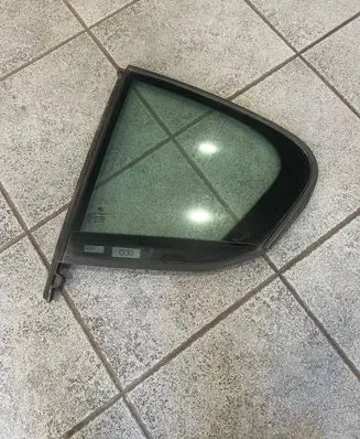 BMW 5 G30 G31 G38 Rear vent window glass 7381347