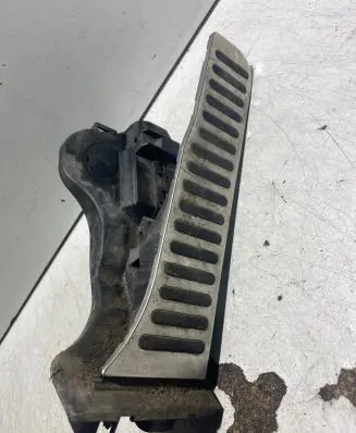 Volkswagen Golf V Accelerator throttle pedal 1K1721503N 6PV00860010