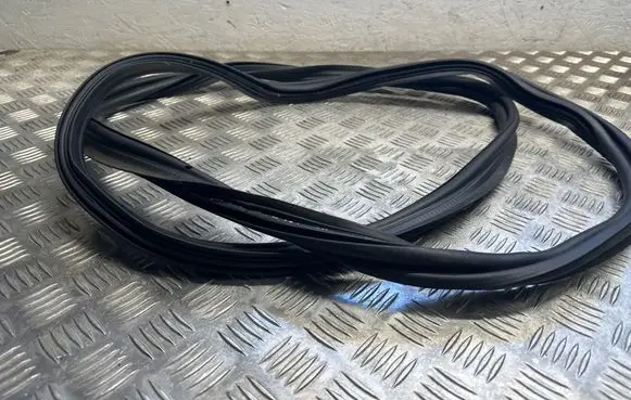 Mercedes-Benz CLS W257 Trunk rubber seal (body) A2577500300