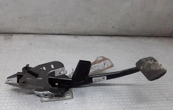Ford Grand C-MAX Brake pedal AV612467BD