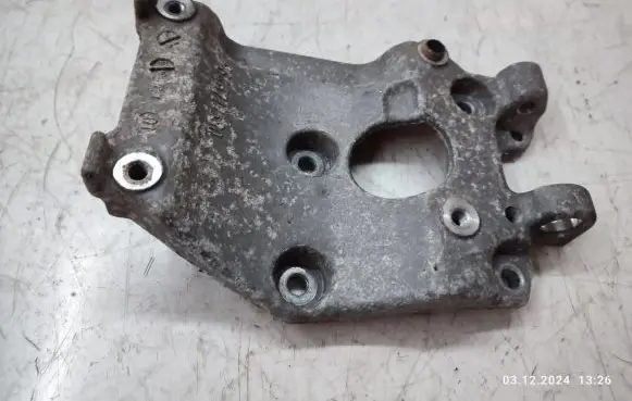 Volvo V70 A/C compressor mount bracket 9646719580