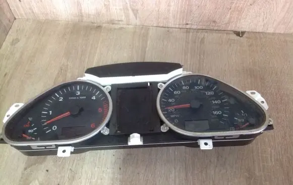 Audi A6 S6 C6 4F Speedometer (instrument cluster) 5550007301