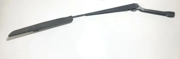 Front wiper blade arm